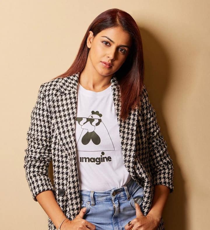 ఒకప్పుడు హీరోయిన్ గా ఎన్నో సినిమాలు చేసిన జెనీలియా ఆ తరువాత పెళ్లి చేసుకొని సెటిల్ అయిపోయింది.  (Photo Courtesy: Instagram)