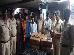 Bihar News: अवध आसाम एक्सप्रेस की जनरल बोगी से लाखों का गांजा बरामद, तीन तस्कर गिरफ्तार