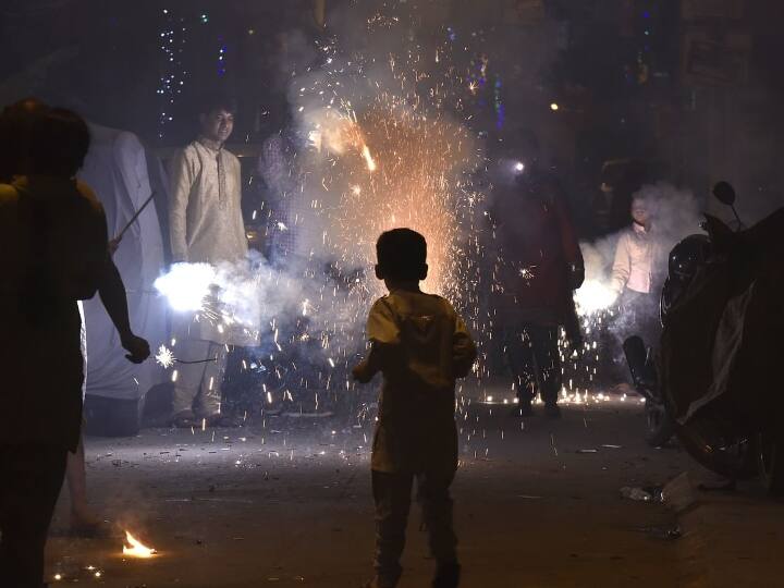 people of Haryana will be able to burst green crackers on Diwali the government has issued guidelines Haryana: दिवाली पर सिर्फ ग्रीन पटाखे फोड़ सकेंगे राज्य के लोग, सरकार ने गाइडलाइन्स की जारी