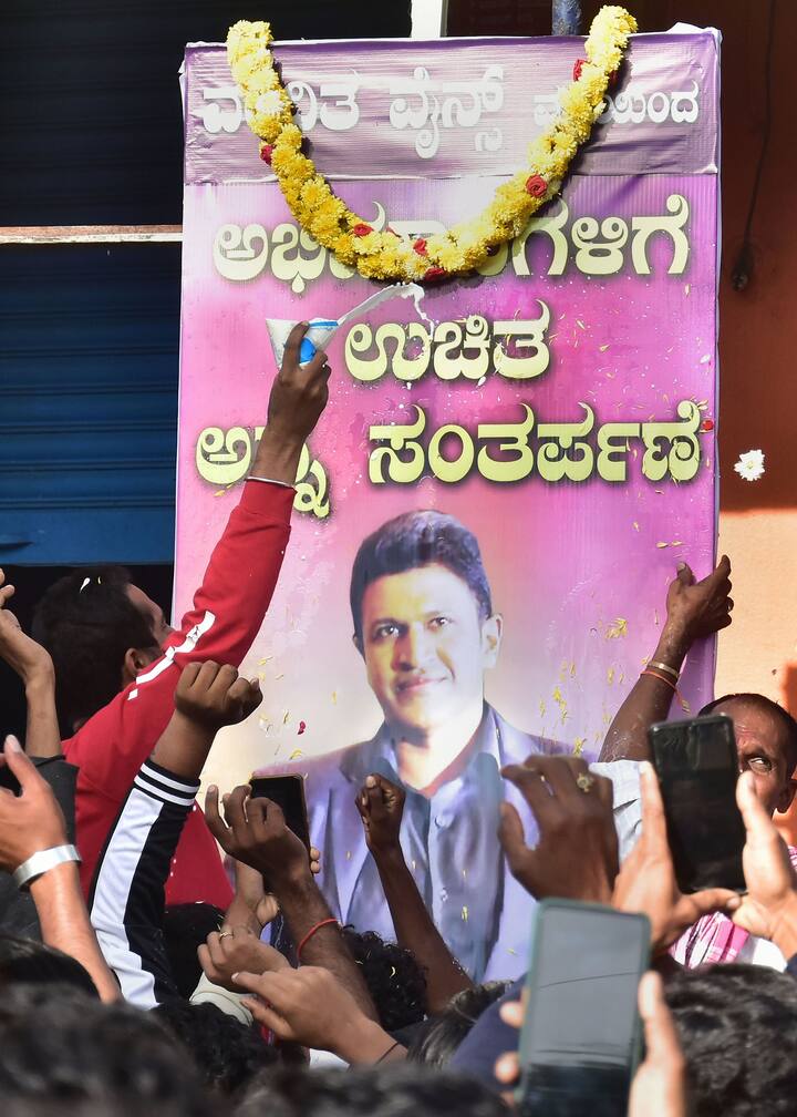 জানা যায়, সকালে হঠাৎ বাড়িতেই অসুস্থ হয়ে পড়েন তিনি। তখনই হাসপাতালে পাঠানো হয় অভিনেতাকে। শুরু করা হয়েছিল চিকিৎসাও। তবে সবরকমের চেষ্টা করার পরেও শেষরক্ষা হয়নি।