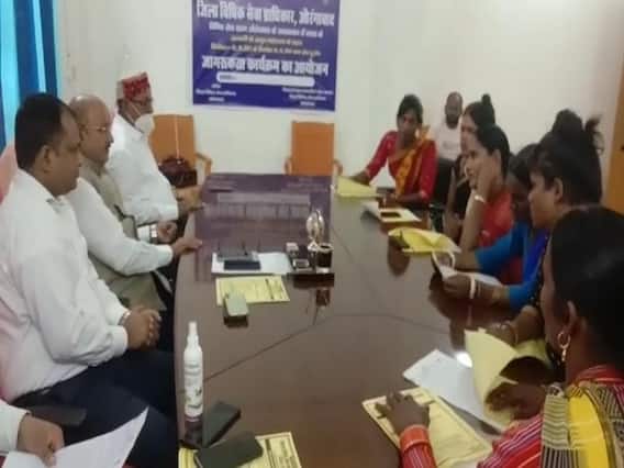 Bihar News: पैरा-लीगल वॉलंटियर के रूप में काम करेंगे किन्नर, जिला विधिक सेवा प्राधिकार ने सौंपी जिम्मेदारी Bihar News: पैरा-लीगल वॉलंटियर के रूप में काम करेंगे किन्नर, जिला विधिक सेवा प्राधिकार ने सौंपी जिम्मेदारी