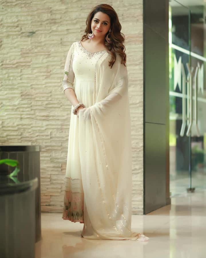 நெஞ்சை பூப்போல் கொய்து விட்டாள்