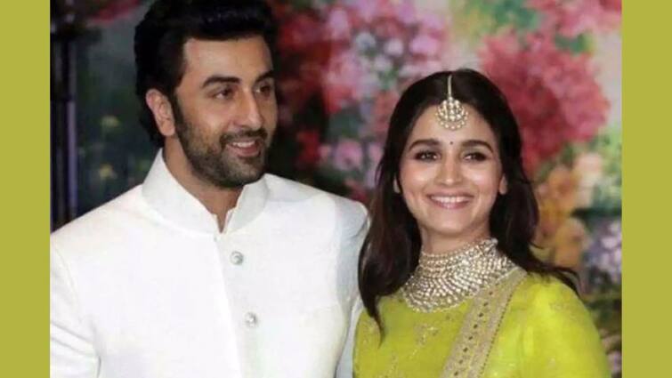 Alia Bhatt Flaunts A Ring With Ranbir Kapoor Favourite Number 8 While Sharing Little Things, See PIC Alia Bhatt 8 Ring: বাগদান পর্ব কি তবে সম্পন্ন? আলিয়া ভট্টের নতুন ছবি ঘিরে জল্পনা তুঙ্গে