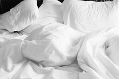 রাত জেগে কাজ করছেন? মারাত্মক ক্ষতি হতে পারে আপনার!