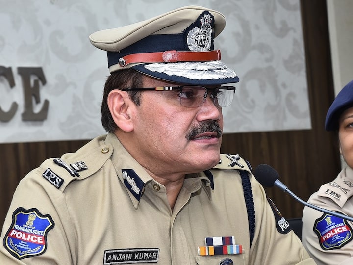 Hyderabad Police Commissioner Anjani Kumar gets legal notices from Hyderabadi Hyderabad CP: సీపీ అంజనీ కుమార్‌కు లీగల్ నోటీసులు.. ఎందుకంటే.. ఆ వీడియోలపై సీపీ వివరణ