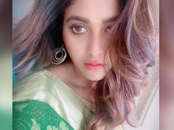 Anjali: ఆలోచనలో పడిన తెలుగమ్మాయ్.. Anjali: ఆలోచనలో పడిన తెలుగమ్మాయ్..
