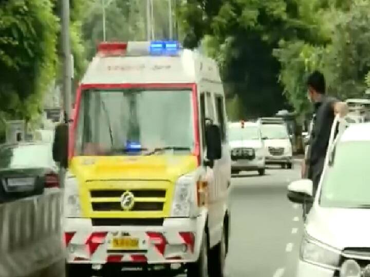 Watch Video | வேகமாய் வந்த ஆம்புலன்ஸ்.. ஓரம் ஒதுங்கிய முதல்வர் ஸ்டாலினின் கான்வாய் -  வைரல் வீடியோ!