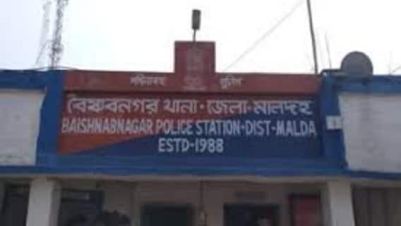 Malda: জমি বিবাদ ঘিরে বৈষ্ণবনগরে রক্তারক্তি, সিভিক ভলান্টিয়ারের পরিবারের ওপর হামলা প্রতিবেশীর | Bangla News