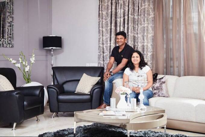 पुनीत के घर के गेट के अंदर जाते ही एक बड़ा सा गार्डन भी है, जो बेहद भी खूबसूरत है. जहां पुनीत अक्सर वर्कआउट किया करते थे. ऐसे कई वीडियो आप उनके इंस्टाग्राम पर देख सकते हैं.