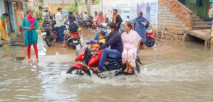 వాహనదారులు నాన ఇబ్బందులు పడ్డారు.