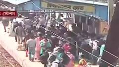 Local Train: লোকাল ট্রেনে ৫০ শতাংশের ফর্মুলা মেনে চলা সম্ভব নয়, বলছেন যাত্রীদেরই একাংশ| Bangla News