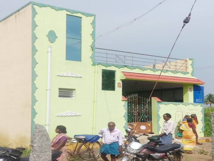 Mysterious assailants break the door of a grocer's house and rob 20 shaving jewels worth Rs 5 lakh மளிகை வியாபாரி வீட்டில் 20 சவரன் நகை மற்றும் 5 லட்சம் ரொக்கம் கொள்ளை