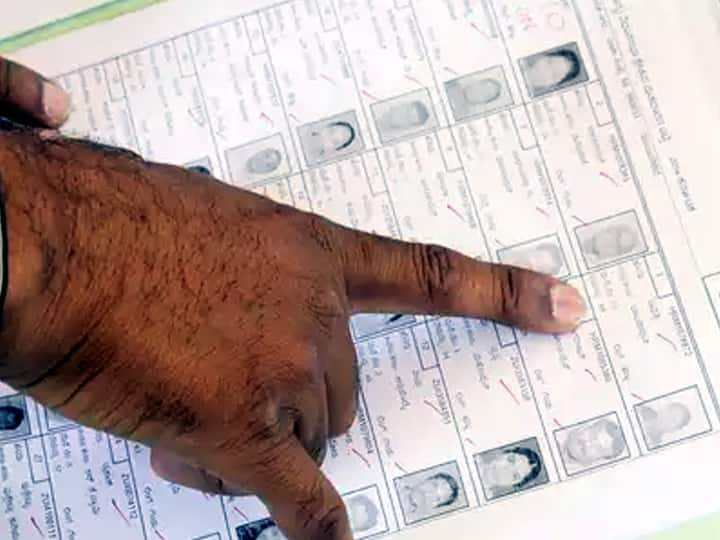 There are 11,27,932 voters in 4 assembly constituencies in Theni district. வரைவு வாக்காளர்கள் பட்டியல் - தேனி மாவட்டத்தில் 11,27,932 வாக்காளர்கள்...!