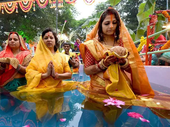 The first fortnight of November is decorated with festivals from Chhath to Tulsi Vivah. Vrat-Tyohar Date: दिवाली के बाद छठ से तुलसी विवाह तक व्रत-त्योहारों से सजा है नवंबर का पहला पखवाड़ा