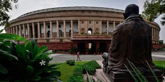 Loksabha Winter Session : विरोधकांच्या गोंधळामुळे लोकसभेचं कामकाज दुपारी 12 पर्यंत तहकूब