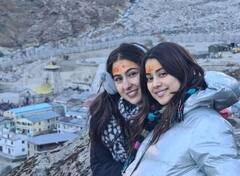 Sara-Janhavi Kedarnath: केदारनाथ पहुंचीं सारा और जाह्नवी, बर्फीली पहाड़ियों पर पूजा और मस्ती करते पटौदी और कपूर खानदान की लाडली की खास तस्वीरेंं