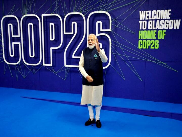 Prime Minister Narendra Modi arrives for the COP26 UN Climate Summit in Glasgow on November 1, 2021. - More than 120 world leaders meet in Glasgow in a