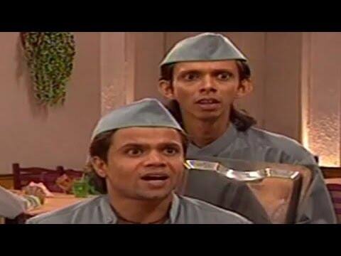 राजपाल यादव हा बॉलिवूडमधील लोकप्रिय अभिनेत्यांपैकी एक आहे. त्यांनी एकापेक्षा जास्त हिंदी चित्रपटांमध्ये काम केले आहे. राजपाल यादवने आपल्या अभिनयामुळे इंडस्ट्रीत एक खास ओळख निर्माण केली आहे. एवढेच नाही तर त्याने आपल्या अभिनयाने लाखो चाहत्यांच्या हृदयात आपले खास स्थान निर्माण केले आहे. राजपाल यादवने कठोर परिश्रम करून हे स्थान मिळवले आहे. खालील स्लाइडवर पाहा त्याचा आतापर्यंतचा प्रवास. (फोटो: सोशल मीडिया)