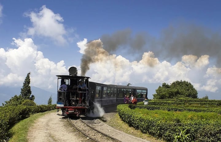 দার্জিলিংয়ের টয় ট্রেন