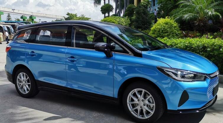 Chinese co launched byd e6 mpv in india know price and features ચીનની કંપનીએ ભારતમાં લોન્ચ કરી ઈ-કાર, 520kmની ડ્રાઇવિંગ રેંજ સાથે માત્ર 35 મિનિટમાં બેટરી થશે ચાર્જ, અમદાવાદમાં પણ મળશે