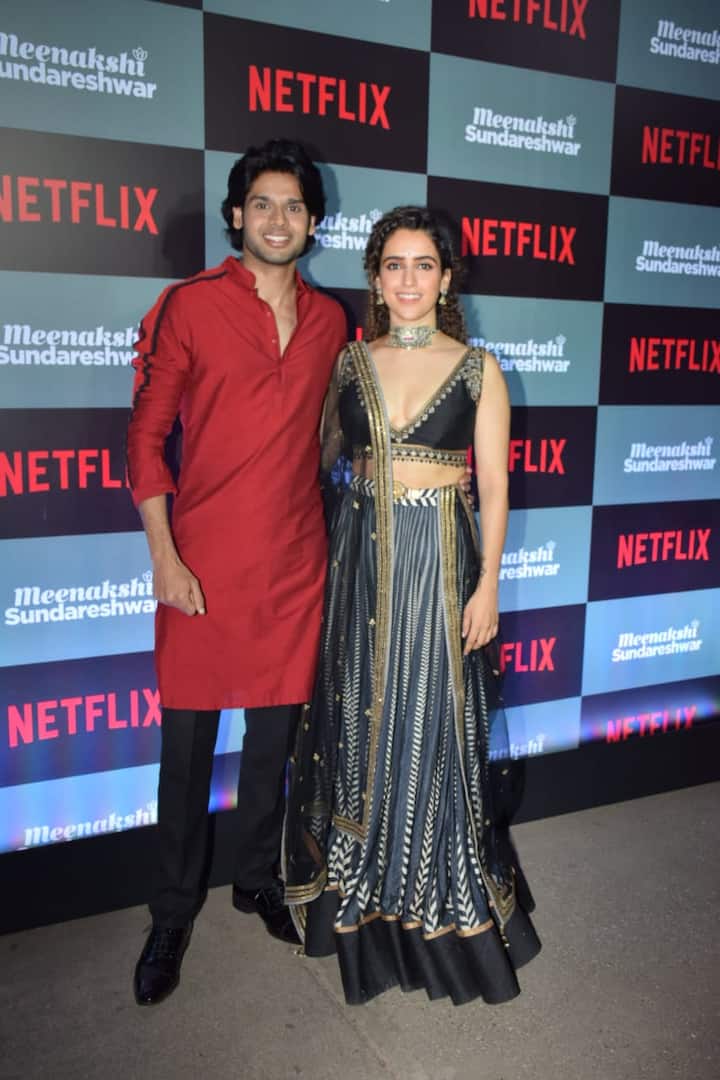 सान्या मल्होत्रा के अपोजिट इस फिल्म में अभिमन्यु दसानी हैं और दोनों की जोड़ी काफी पसंद की जा रही है. स्क्रीनिंग पर अभिमन्यु भी शानदार लुक में दिखे.