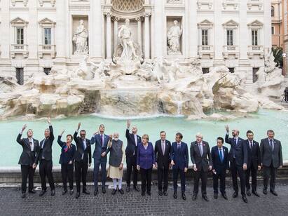 Watch: PM Modi, Other G20 Leaders Toss Coins Into Romes Iconic Trevi Fountain Watch Video| நீரூற்றில் காசுகளை சுண்டிவிட்ட பிரதமர் மோடி உள்ளிட்ட G20 தலைவர்கள்... எதற்காக தெரியுமா? வைரலாகும் வீடியோ..