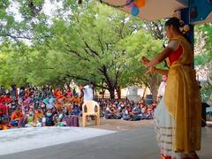 கரூரில் திறக்கப்பட்ட 1062 பள்ளிகள்...! - மாணவர்களை பூங்கொத்து கொடுத்து வரவேற்ற ஆட்சியர்...!