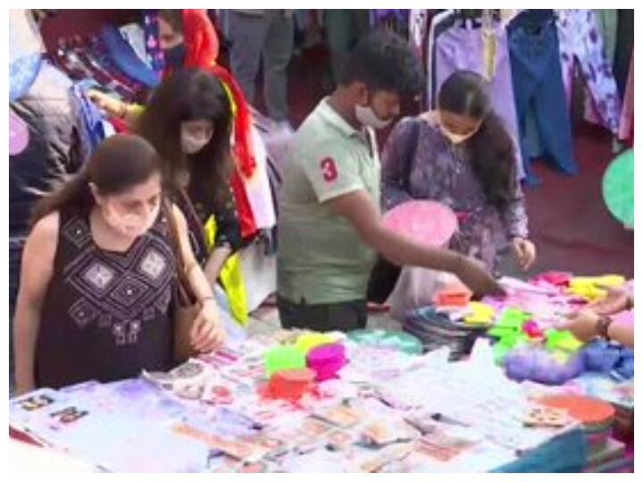 Crowd in mumbai markets before diwali traders are happy to see the rush of buyers ANN Diwali 2021: मुंबई के बाजारों में दिवाली की रौनक, 2 साल बाद खरीदारों की भीड़ देख व्यापारी हैं खुश