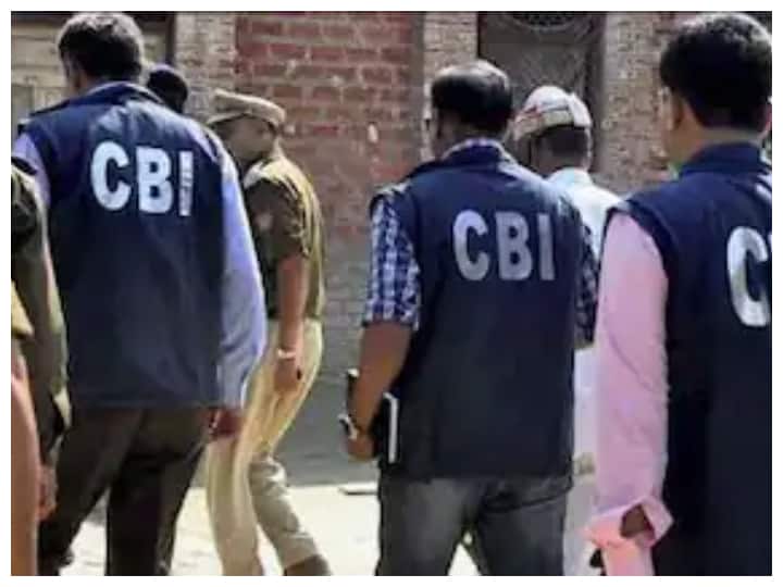 CBI arrested railway deputy chief engineer and two others in bribery case raids at 9 places ANN CBI ने रिश्वत के मामले में रेलवे के इंजीनियर समेत 3 लोगों को किया गिरफ्तार, 9 जगहों पर की छापेमारी