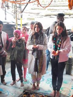 BFFs Sara Ali Khan & Janhvi Kapoor Visit Kedarnath Temple, Seek Blessings Together- See Photos