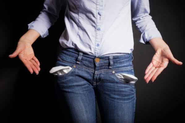 ਆਖਰ ਔਰਤਾਂ ਦੇ ਕੱਪੜਿਆਂ ‘ਤੇ ਕਿਉਂ ਨਹੀਂ ਹੁੰਦੀ ਜੇਬ ! ਜਾਣੋ ਅੰਗਰੇਜ਼ਾਂ ਦੇ ਜ਼ਮਾਨੇ ਦੀ ਕਹਾਣੀ After all, why Female Clothes do not have pockets, Learn the story of the British era ਆਖਰ ਔਰਤਾਂ ਦੇ ਕੱਪੜਿਆਂ ‘ਤੇ ਕਿਉਂ ਨਹੀਂ ਹੁੰਦੀ ਜੇਬ ! ਜਾਣੋ ਅੰਗਰੇਜ਼ਾਂ ਦੇ ਜ਼ਮਾਨੇ ਦੀ ਕਹਾਣੀ