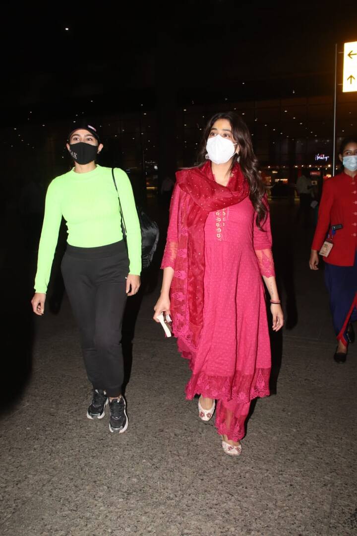 जाह्नवी गुलाबी रंग के सूट में बेहद खूबसूरत लग रही थीं. और एयरपोर्ट पर हर कोई उन्हें निहार रहा था.