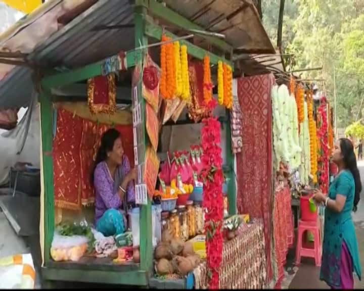 শিলিগুড়ি থেকে কালিম্পং যাওয়ার পথে পড়ে পাহাড়ি এই মন্দির। পুজো হয় বছরভর। তবে কালীপুজোয় হয় বিশেষ আয়োজন। আলোয় ঝলমলিয়ে ওঠে মন্দির।