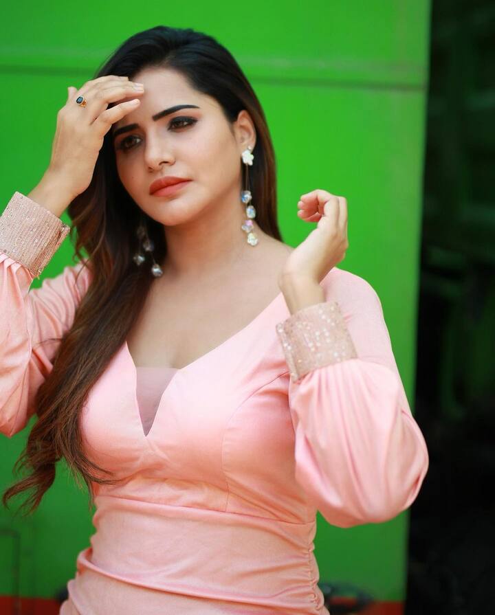 వామ్మో, అషురెడ్డి.. ఎన్నడూలేని విధంగా అందాలు ఆరబోత! - Image Credit: Ashu Reddy/Instagram