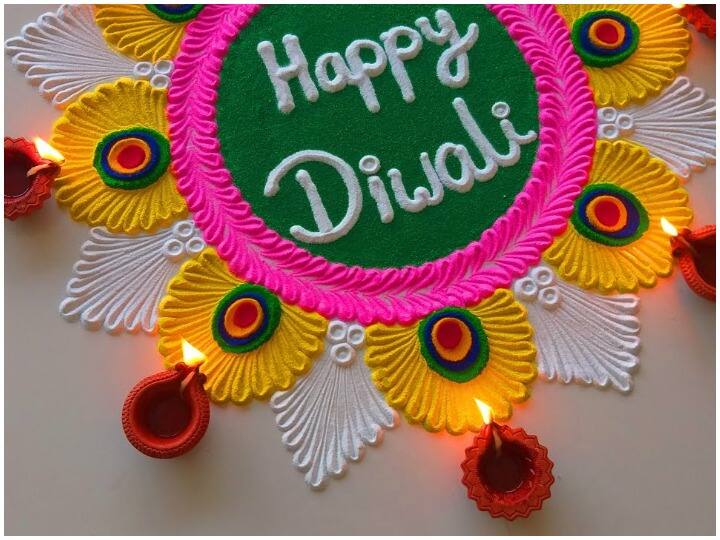 दिवाली पर दीये वाली रंगोली बनाना चाहते हैं तो ये डिजाइन आपके घर की शोभा बढ़ा देगी. आप इसे किसी कोने में बना सकते हैं. ये देखने में बहुत खूबसूरत लगती है.