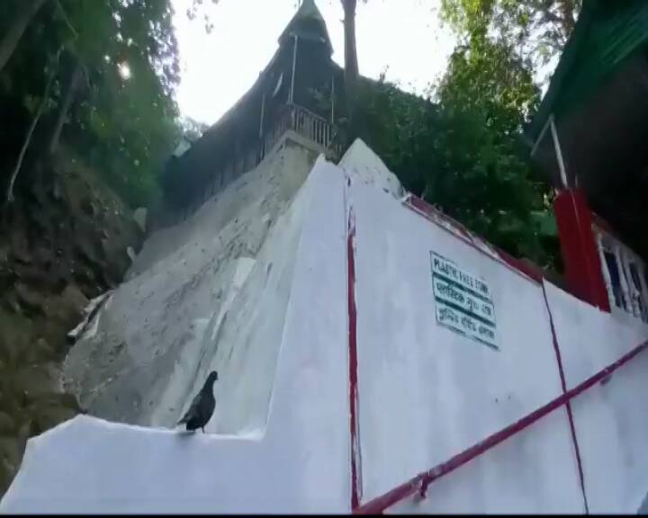 করোনা আবহে গত বছরের মতো এবারও মন্দিরে ভক্তদের প্রবেশ নিষেধ।বন্দোবস্ত হয়েছে অনলাইনে পুজো দেওয়ার।