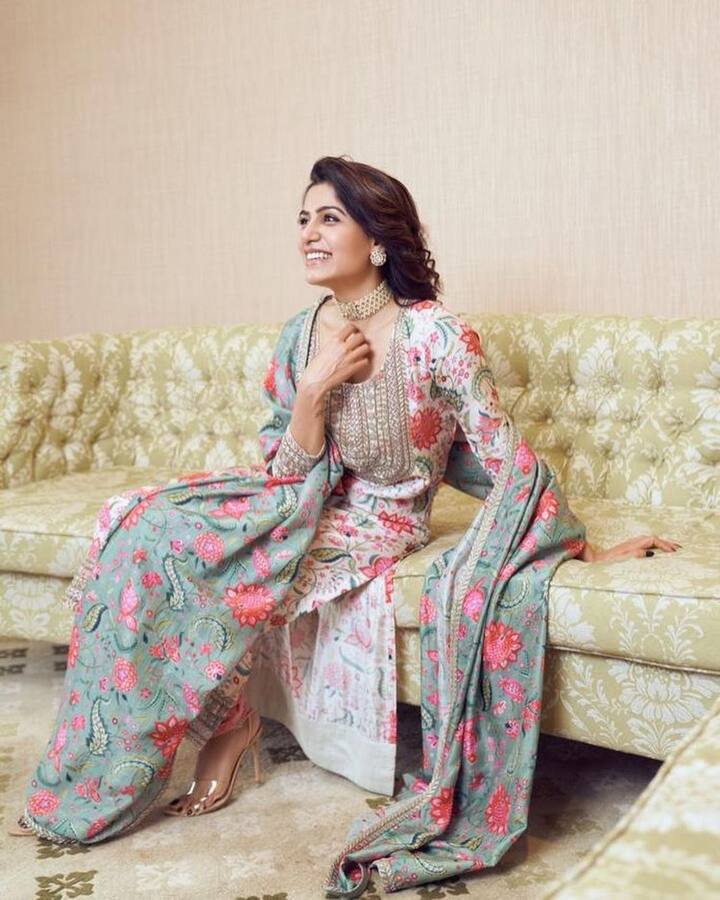 మరోపక్క వరుస సినిమాలు ఒప్పుకుంటుంది. (Photo Courtesy: Instagram)