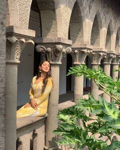 IN PICS | Kiara Advani Looks Fresh As A Daisy As She Soaks The Sun