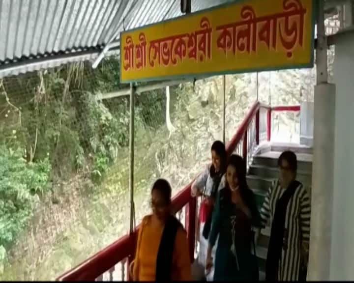 আজও সেই আসন, ত্রিশূল সযত্নে রক্ষিত। মৃন্ময়ী মূর্তির পুজো হয় তন্ত্র মতে। চালু রয়েছে বলিপ্রথা।