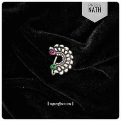 Maharashtra Nath : पारंपरिक नथीला मॉडर्न टच; पाहा नथीचे वेगवेगळे प्रकार..