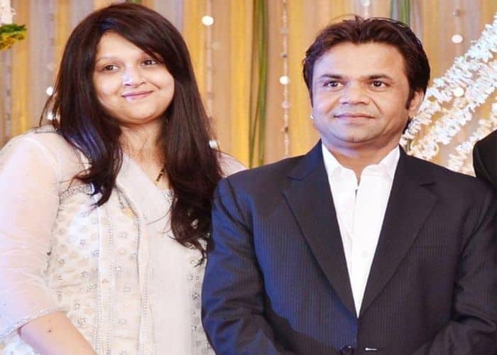 राजपालचे लग्न राधा राजपालशी झाले आहे. राधा ही राजपालची दुसरी पत्नी आहे. राजपालच्या पहिल्या पत्नीचे निधन झाले आहे. त्यांना पहिल्या पत्नीपासून एक मुलगी आहे. राजपाल आणि राधा अनेकदा एकमेकांसोबत स्पॉट होतात. (फोटो: सोशल मीडिया)