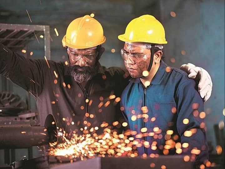 India's manufacturing sector growth steadied in May 2022 PMI Index Manufacturing Sector Growth: मई में मैन्युफैक्चरिंग सेक्टर की रफ्तार रही स्थिर, 54.6 रहा PMI Index