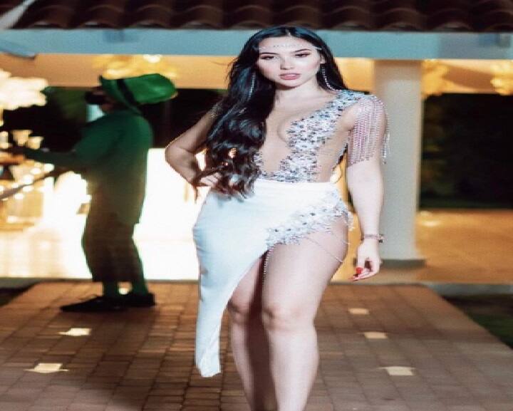 इंस्टाग्राम मॉडल ने अपनी मां को जेल से भगाने के लिए अपनी खूबसूरती का सहरा लेकर जेल में तैनात गार्ड को अपनी तरफ आकर्षित कर लिया. इसके बाद उसने रस्सी के सहारे और बाइक की मदद से अपनी मां को जेल से भगा दिया. (फोटो- इंस्टाग्राम aidavictoriam)