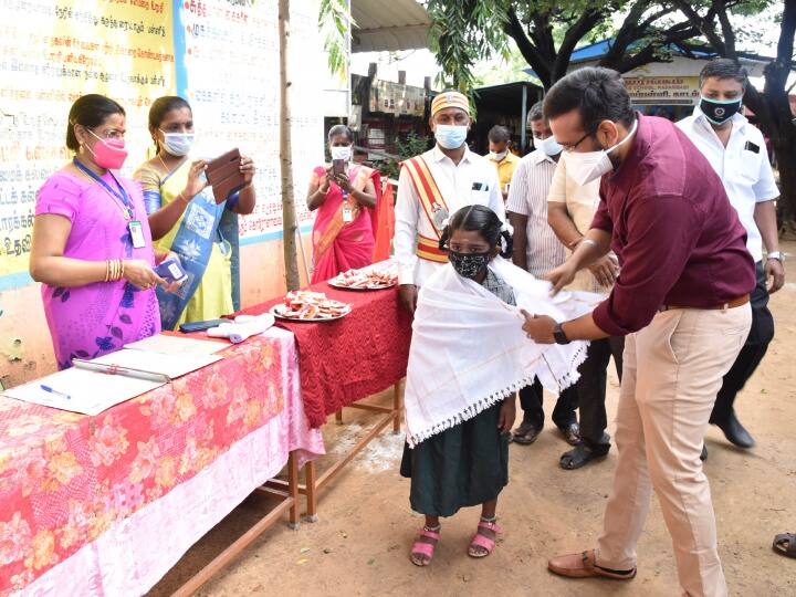 700 schools opened in Nagaland - Collector greeted students wearing shawls நாகையில் திறக்கப்பட்ட 700 பள்ளிகள் - மங்கள வாத்தியம் முழங்க மாணவர்களுக்கு சால்வை அணிவித்த ஆட்சியர்
