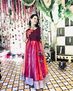 Geetha Madhuri Photos: పూల లాంగ్ ఫ్రాక్‌లో దివాళీకి ముందే ముస్తాబైన గీతా మాధురి