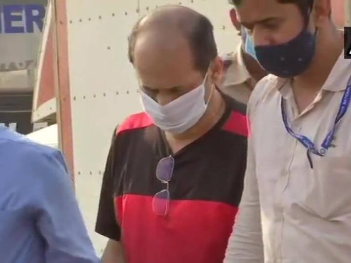 Mumbai Crime Branch takes custody of Sachin Waze in connection with extortion case Extortion Case: सचिन वाजे को 6 नवंबर तक मुंबई क्राइम ब्रांच की हिरासत में भेजा गया