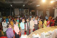 In Pics: ठाण्यातील अभिनय कट्ट्यावर ज्येष्ठ साहित्यिकांच्या स्मरणार्थ अंधबांधवांसोबत साजरा झाला अनोखा दीपोत्सव