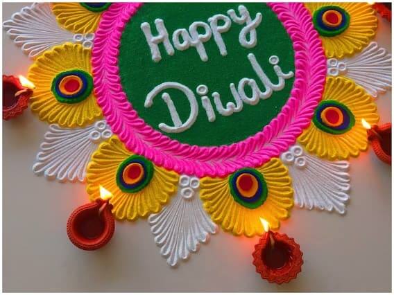 दिवाळीत दिव्यांसोबत रांगोळी काढायची असेल तर ही रांगोळी तुमच्या घराची शोभा वाढवेल. कोणत्याही कोपऱ्यात ही रांगोळी अगदी खास दिसेल.