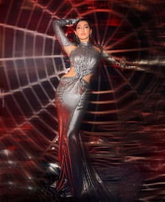 Nora Fatehi ने खुद को बताया ‘ज़हर’, अंदाज देख फिर लोगों की अटकी सांसे, आप भी दिल थाम के देखें तस्वीरें