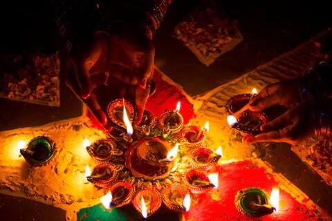 সামনেই দীপাবলি। তার আগে কাল ধনতেরাস। কার্তিক মাসের ত্রয়োদশী। এই তিথিতে ধনতেরস উৎসব। ধনদেবীর আরাধনার এক বিশেষ দিন।